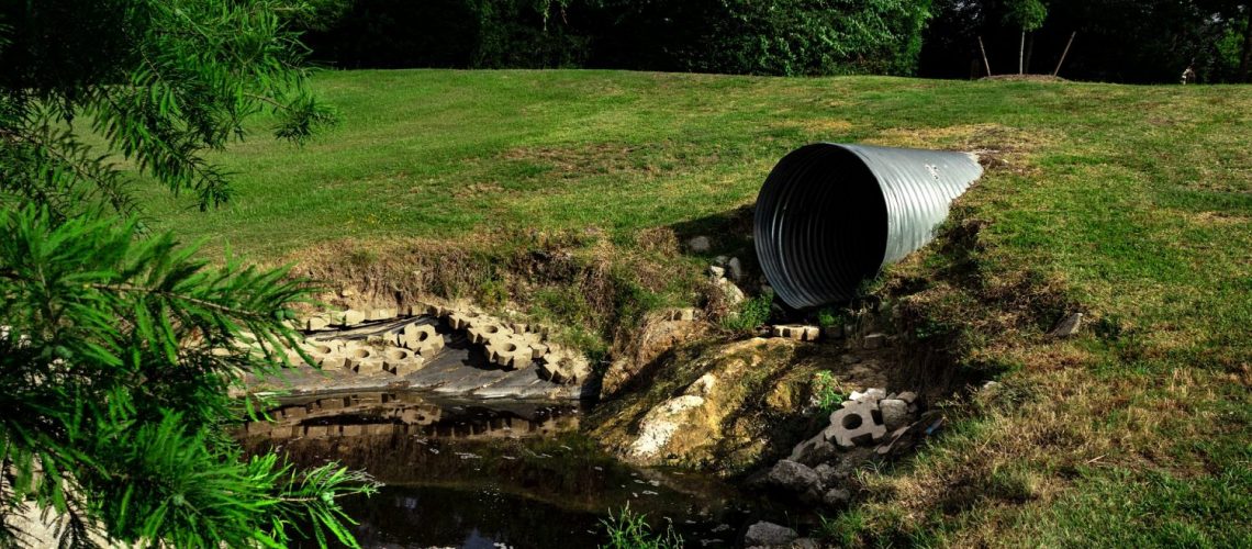 sewage-pipe-polluted-water-3465090_1920